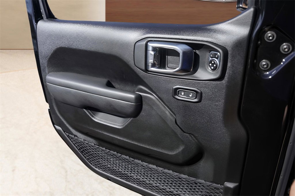 Used 2025 Jeep Wrangler Unlimited Rubicon w/ XTREMEE 35" Tire Package image 20