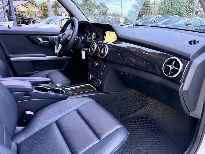 Used 2015 Mercedes-Benz GLK 350 4MATIC image 25