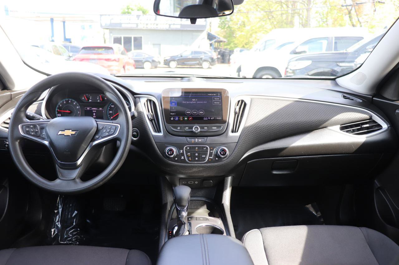 Used 2025 Chevrolet Malibu LT FWD image 16