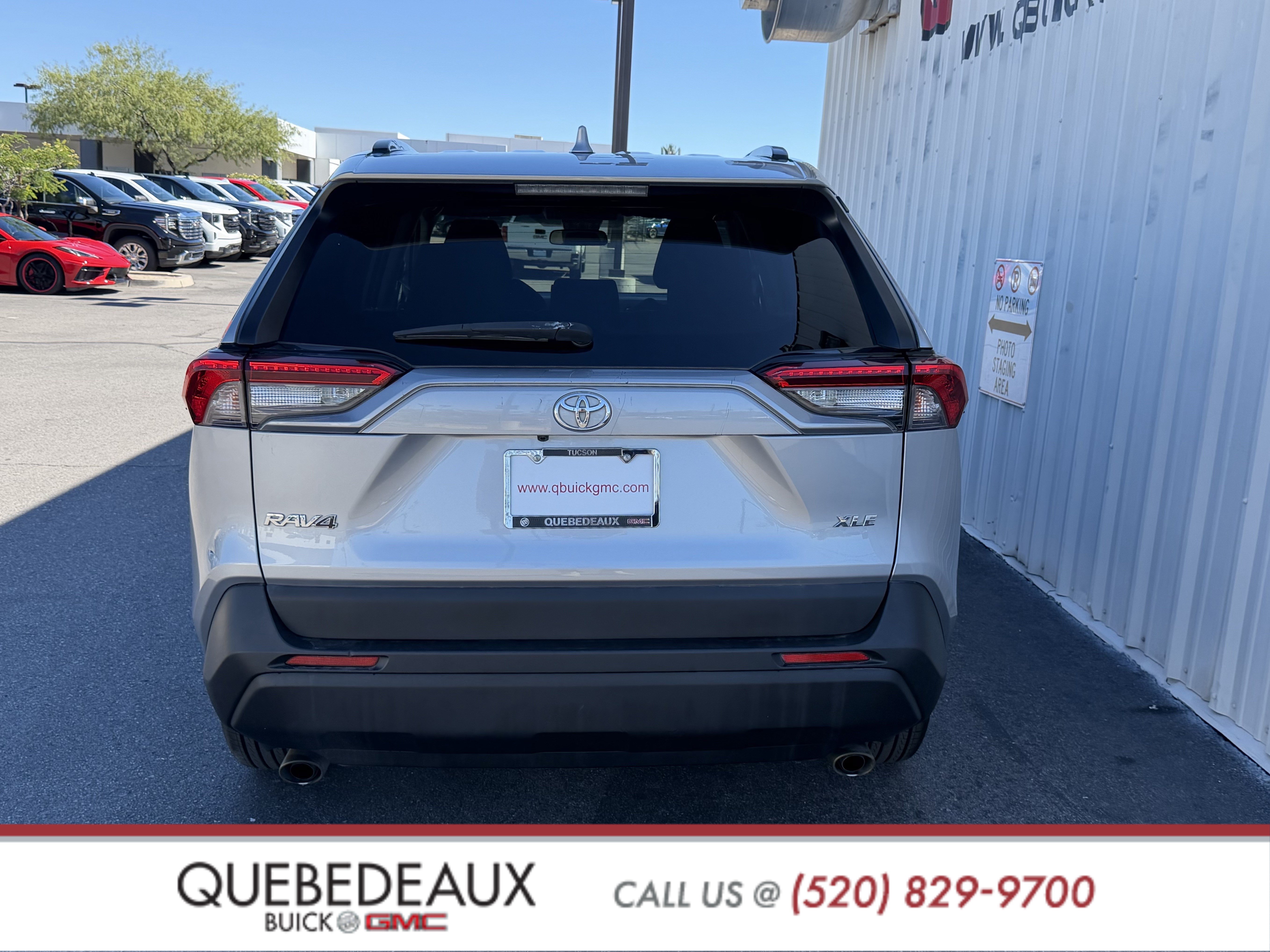 Used 2020 Toyota RAV4 XLE FWD image 3