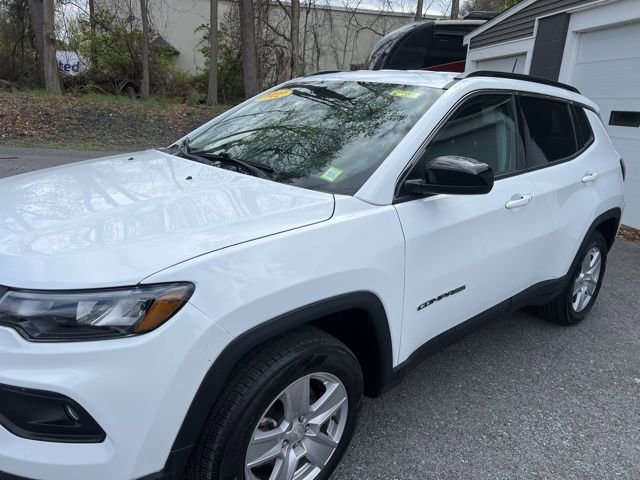 Used 2022 Jeep Compass Latitude AWD/4WD image 3