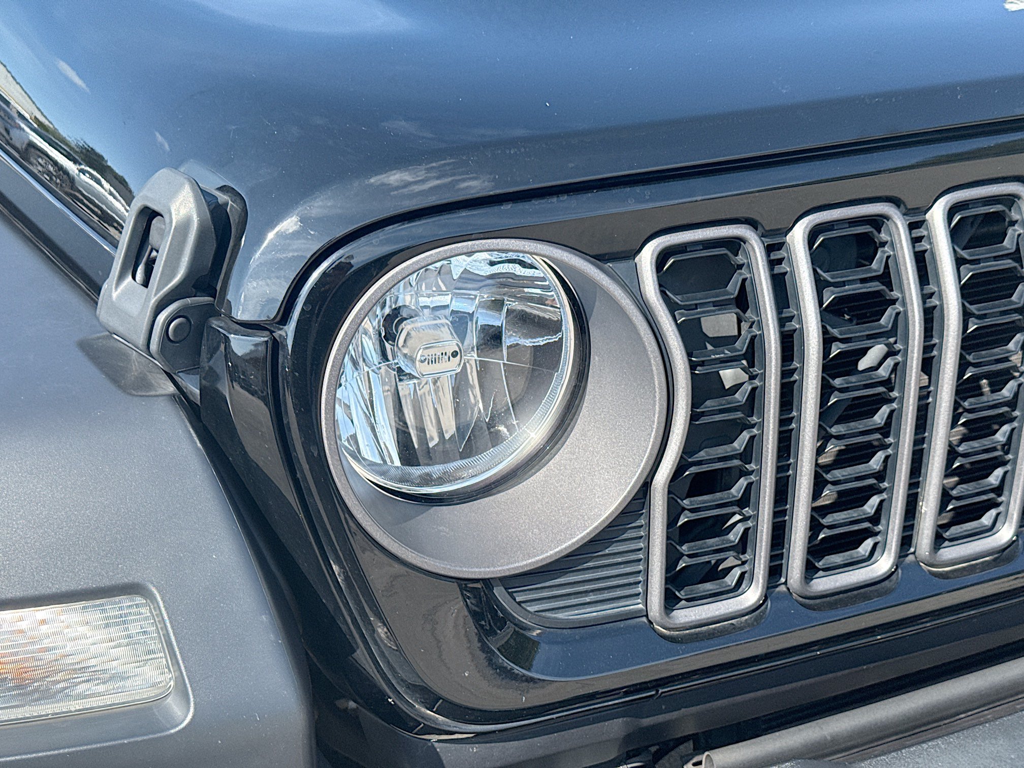Used 2024 Jeep Wrangler Unlimited Sport AWD/4WD image 34