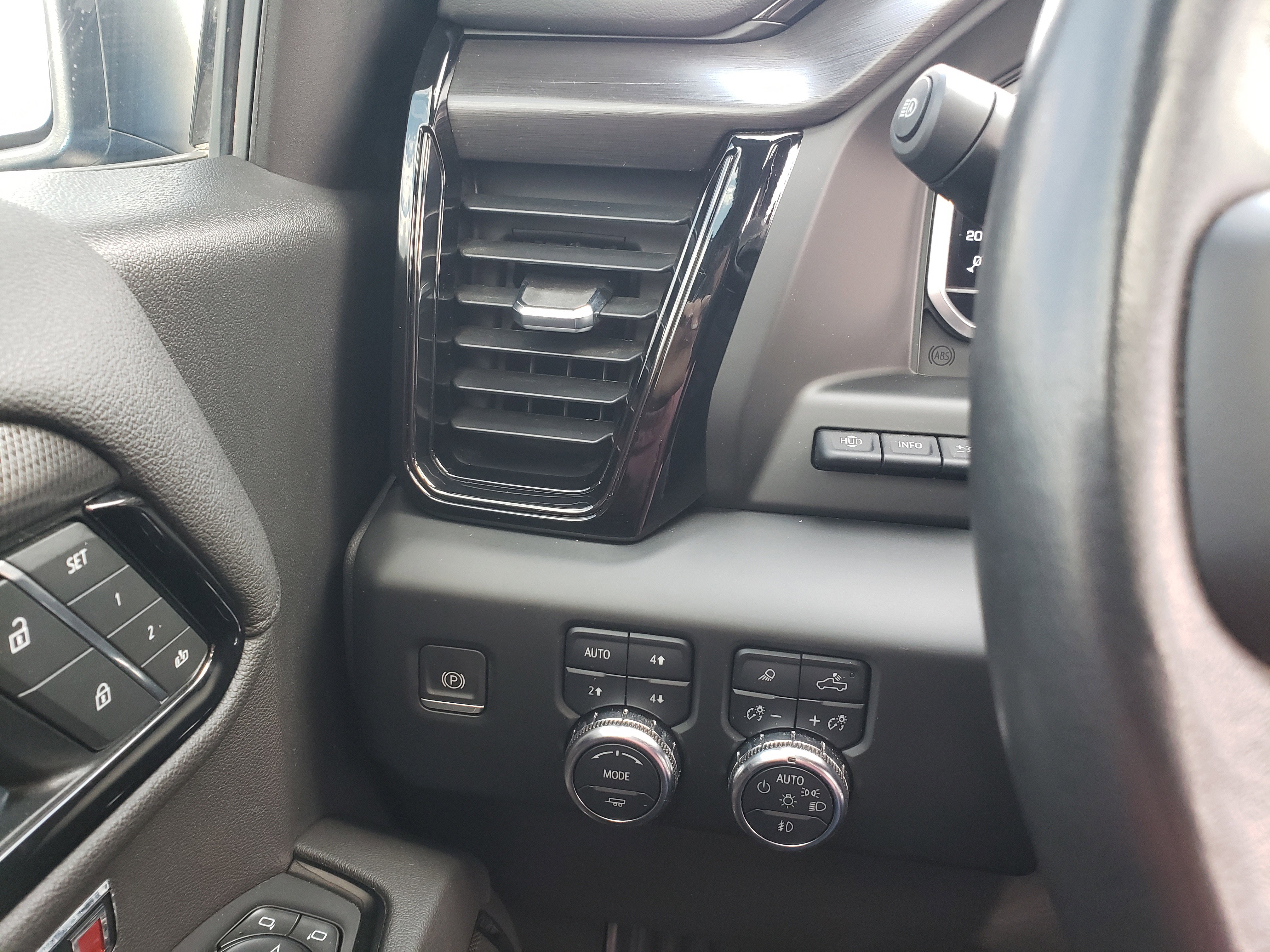 Used 2022 GMC Sierra 1500 AT4 w/ AT4 Premium Package image 15