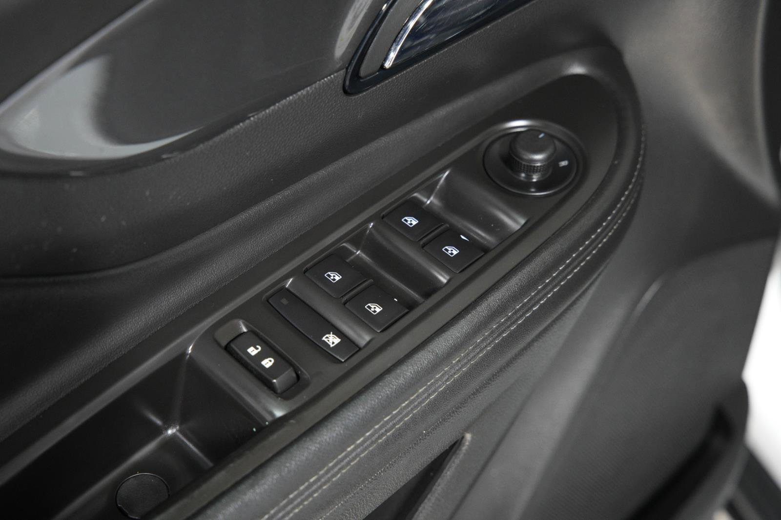 Used 2020 Buick Encore Preferred image 23