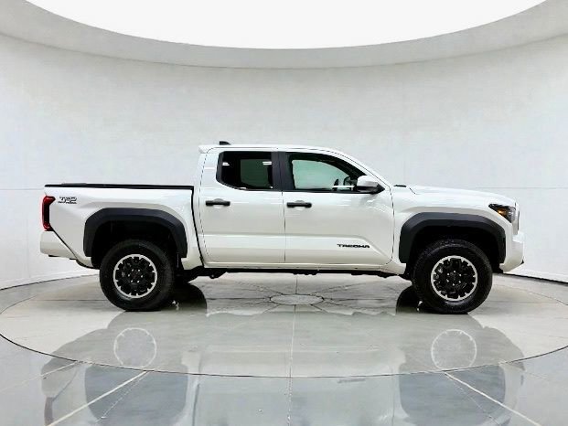 Used 2025 Toyota Tacoma TRD Off-Road image 7