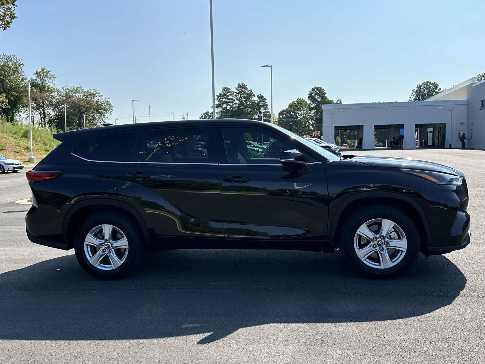 Used 2022 Toyota Highlander L FWD image 26