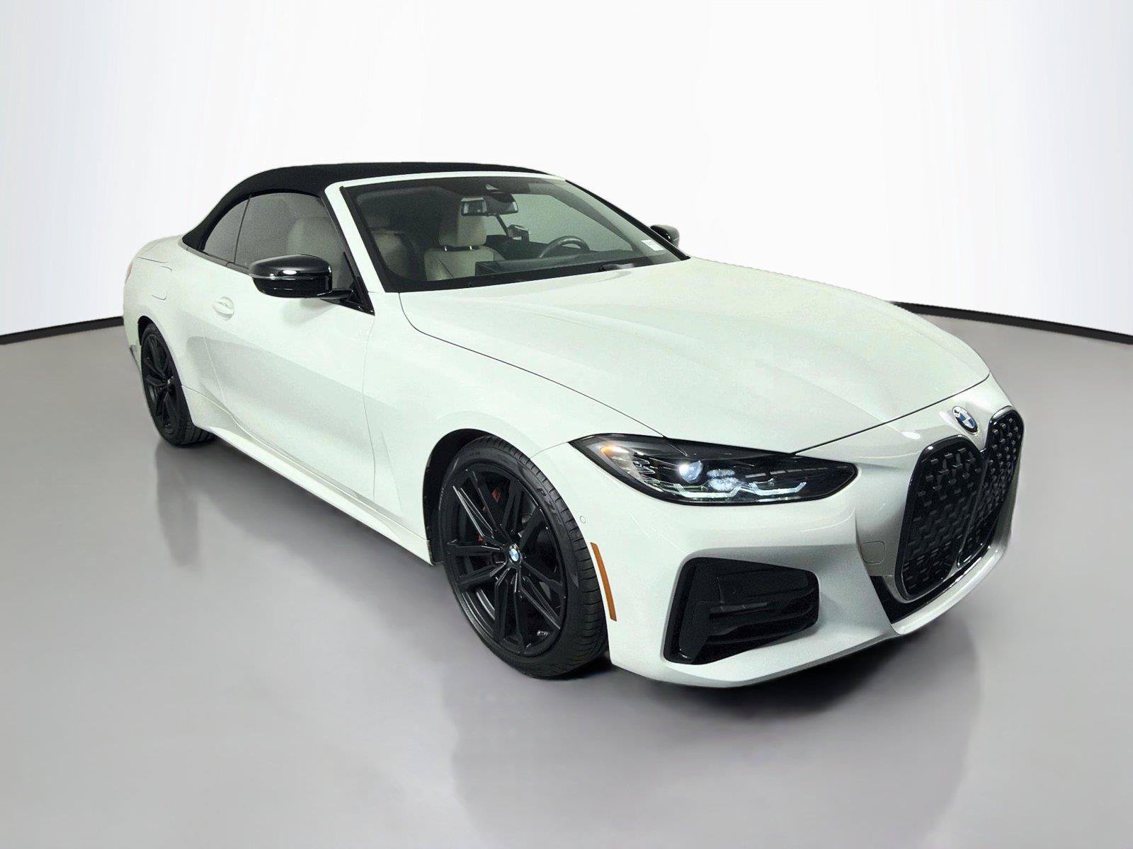 Used 2024 BMW 430i Convertible w/ M Sport Package RWD image 3