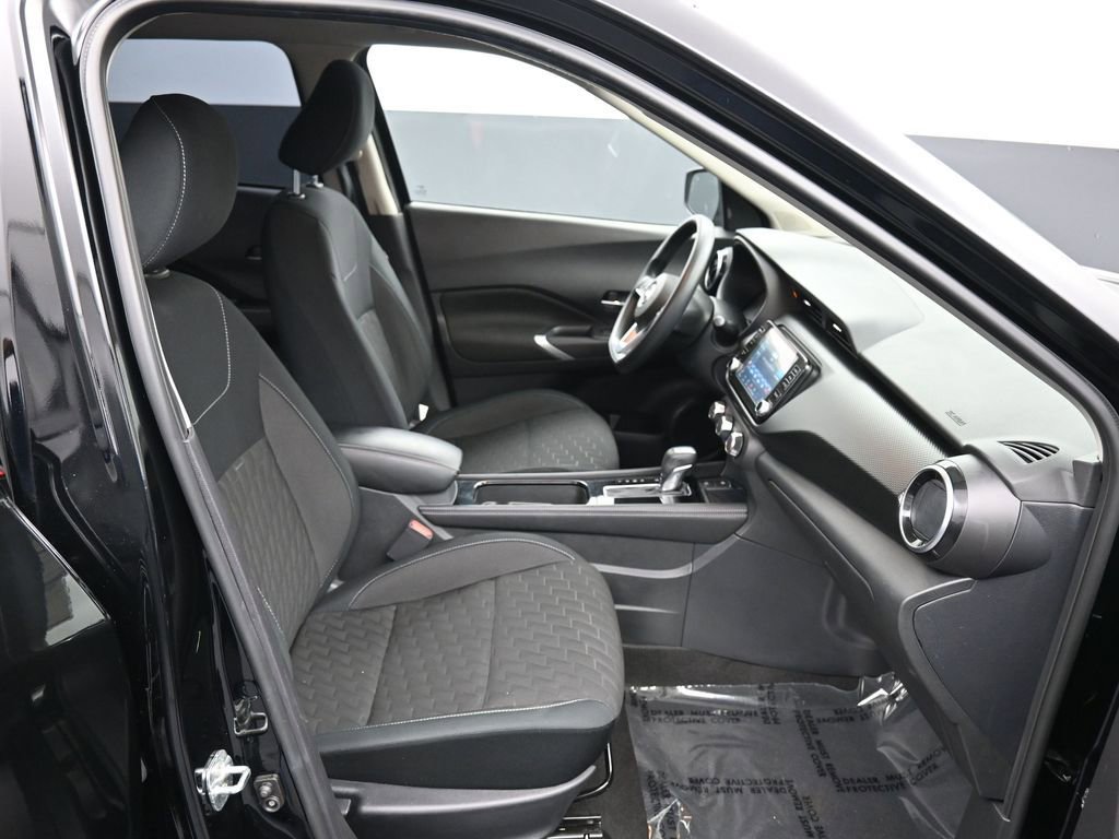 Used 2023 Nissan Kicks SV image 24
