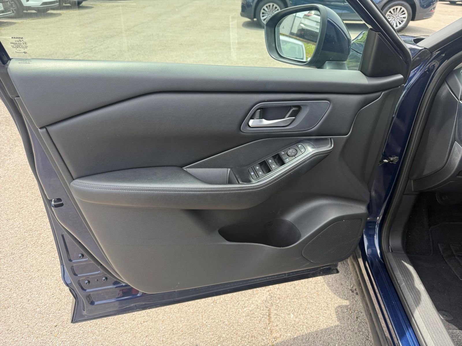 Used 2025 Nissan Rogue SV FWD image 18