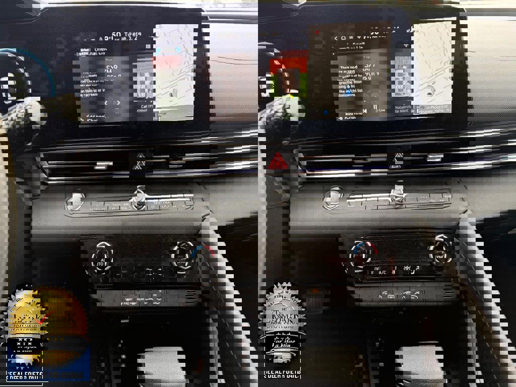 Used 2024 Hyundai Elantra SEL image 18