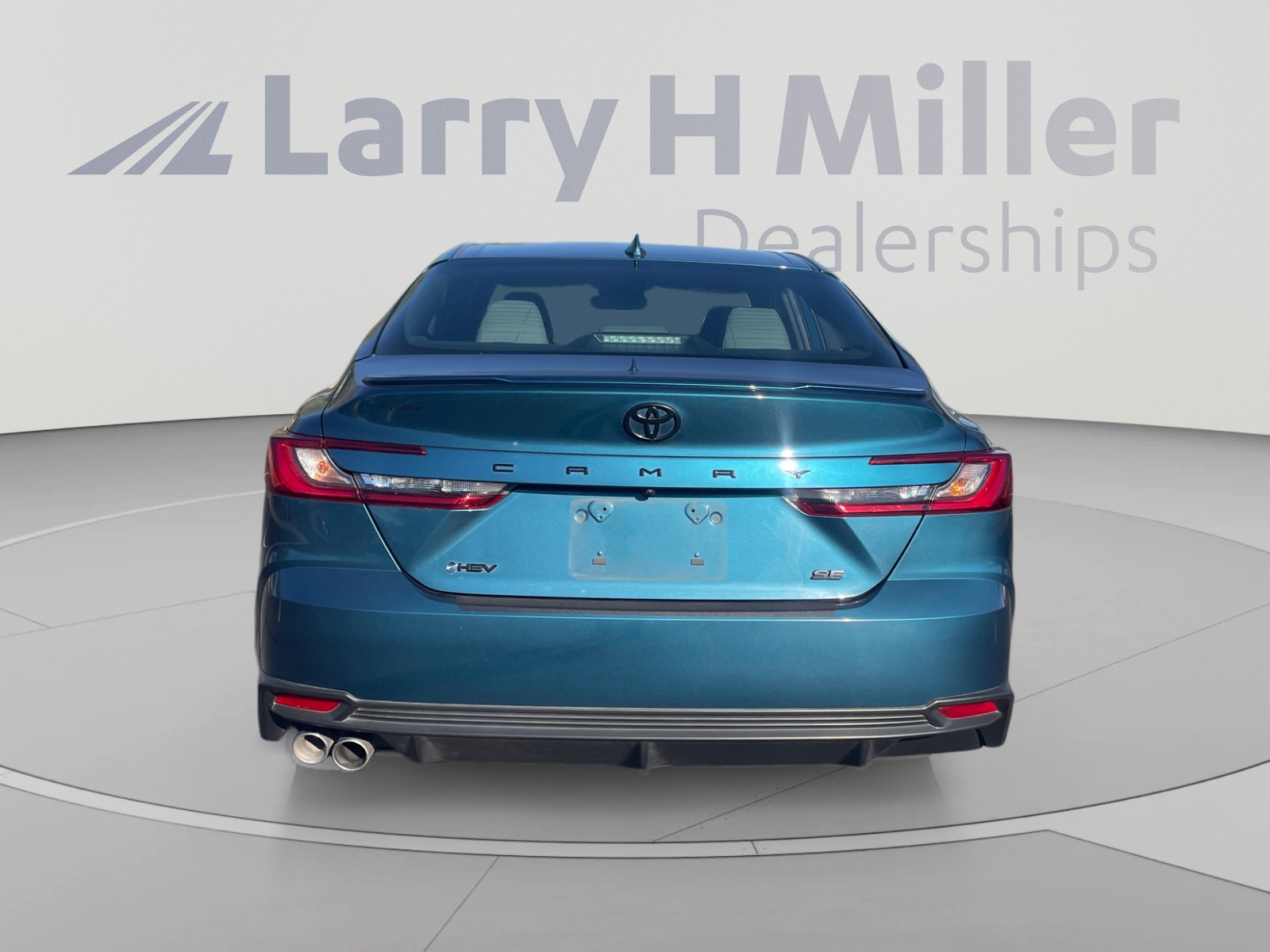 Used 2025 Toyota Camry SE w/ Convenience Package FWD image 4