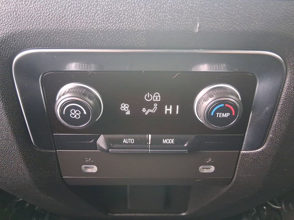 Used 2023 Chevrolet Suburban LT image 20