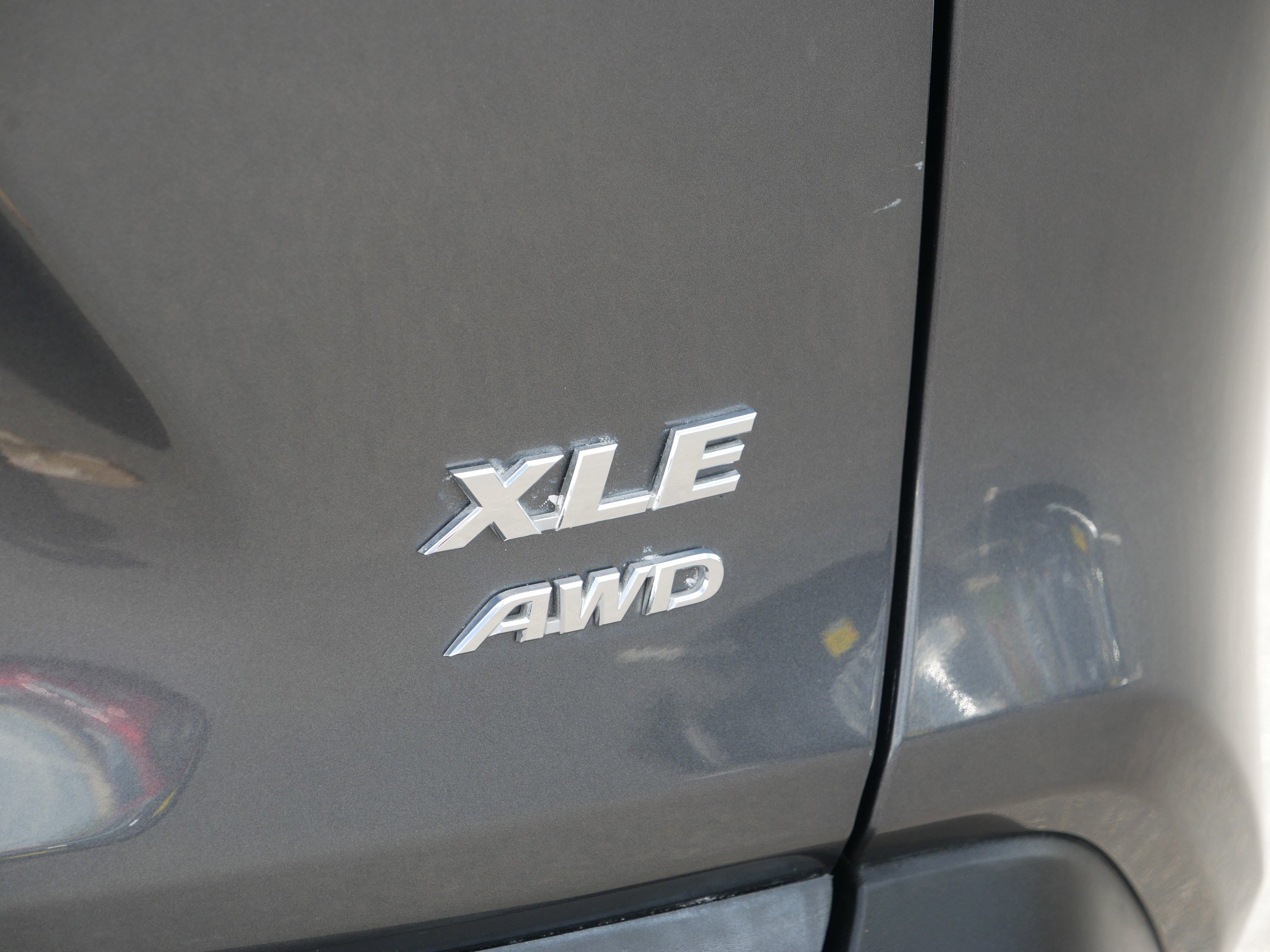 Used 2019 Toyota RAV4 XLE image 6