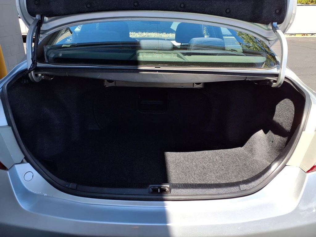 Used 2010 Toyota Camry SE FWD image 18