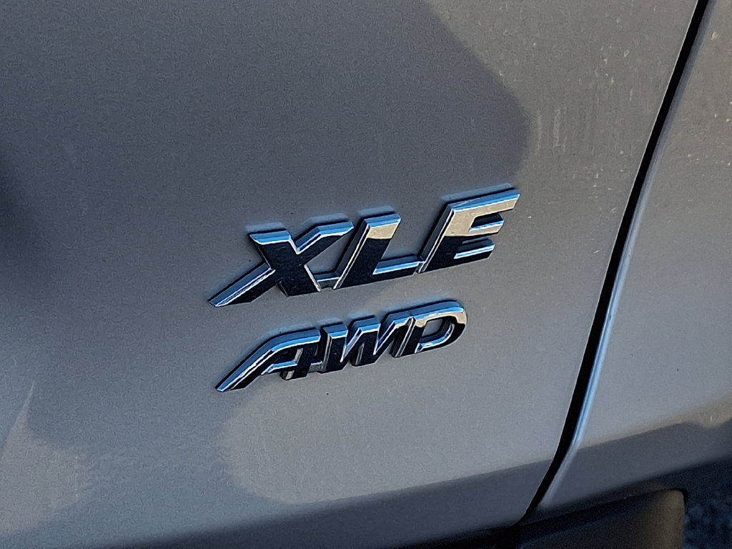 Used 2022 Toyota RAV4 XLE AWD/4WD image 33