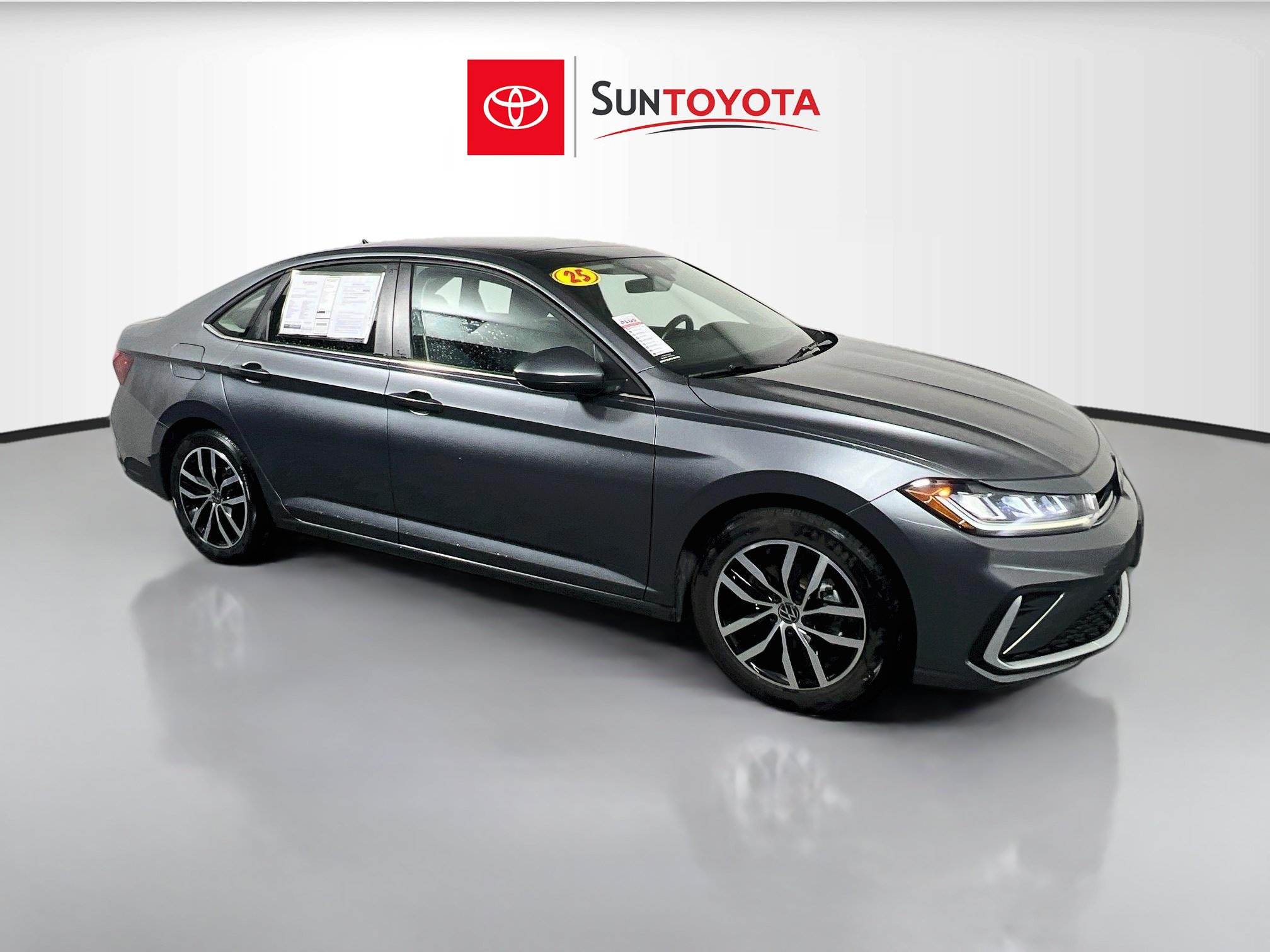 Used 2025 Volkswagen Jetta SE FWD image 1
