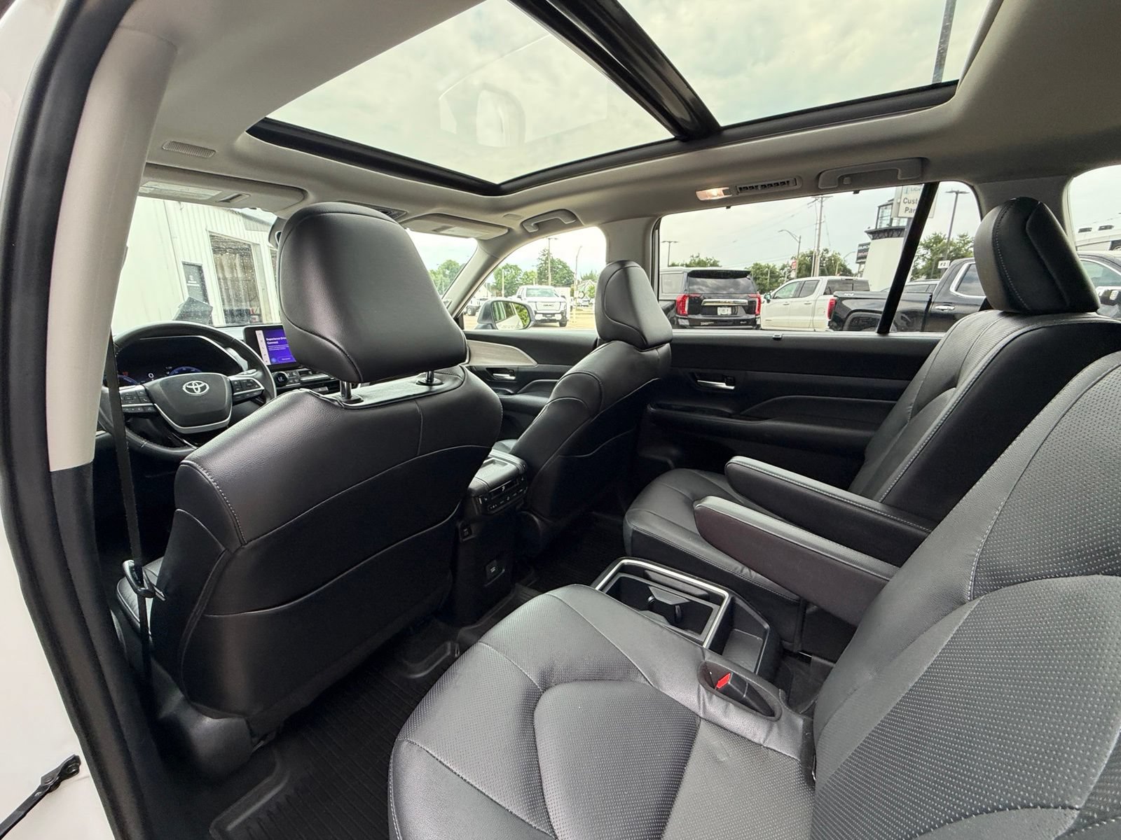 Used 2024 Toyota Grand Highlander AWD Hybrid image 24