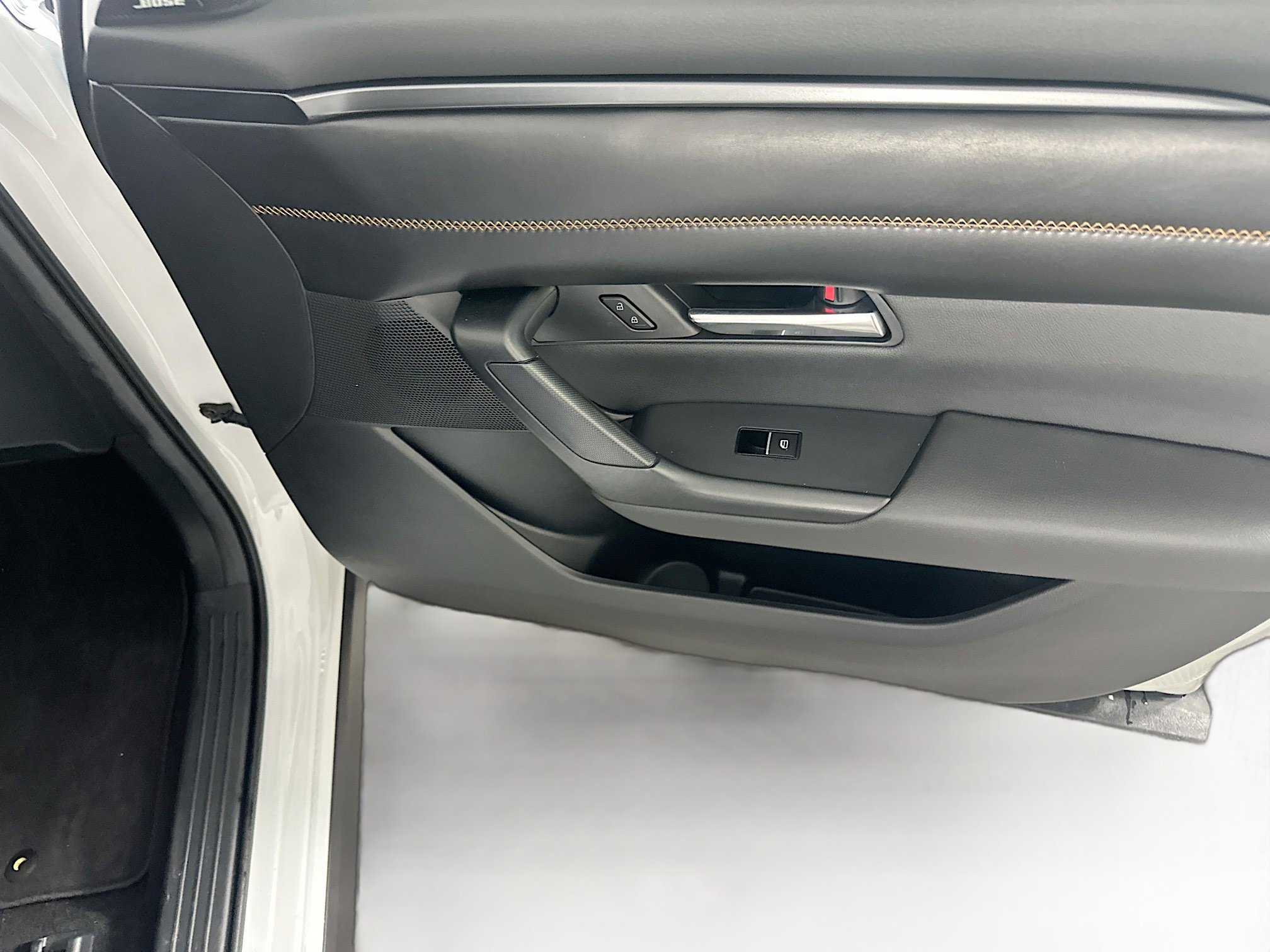 Used 2025 MAZDA CX-50 AWD 2.5 S w/ Premium Plus Pkg image 32