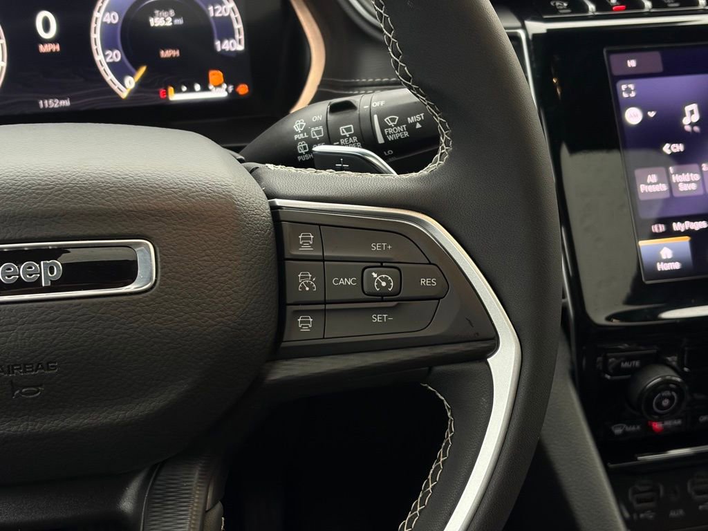 Used 2025 Jeep Grand Cherokee Laredo X image 18