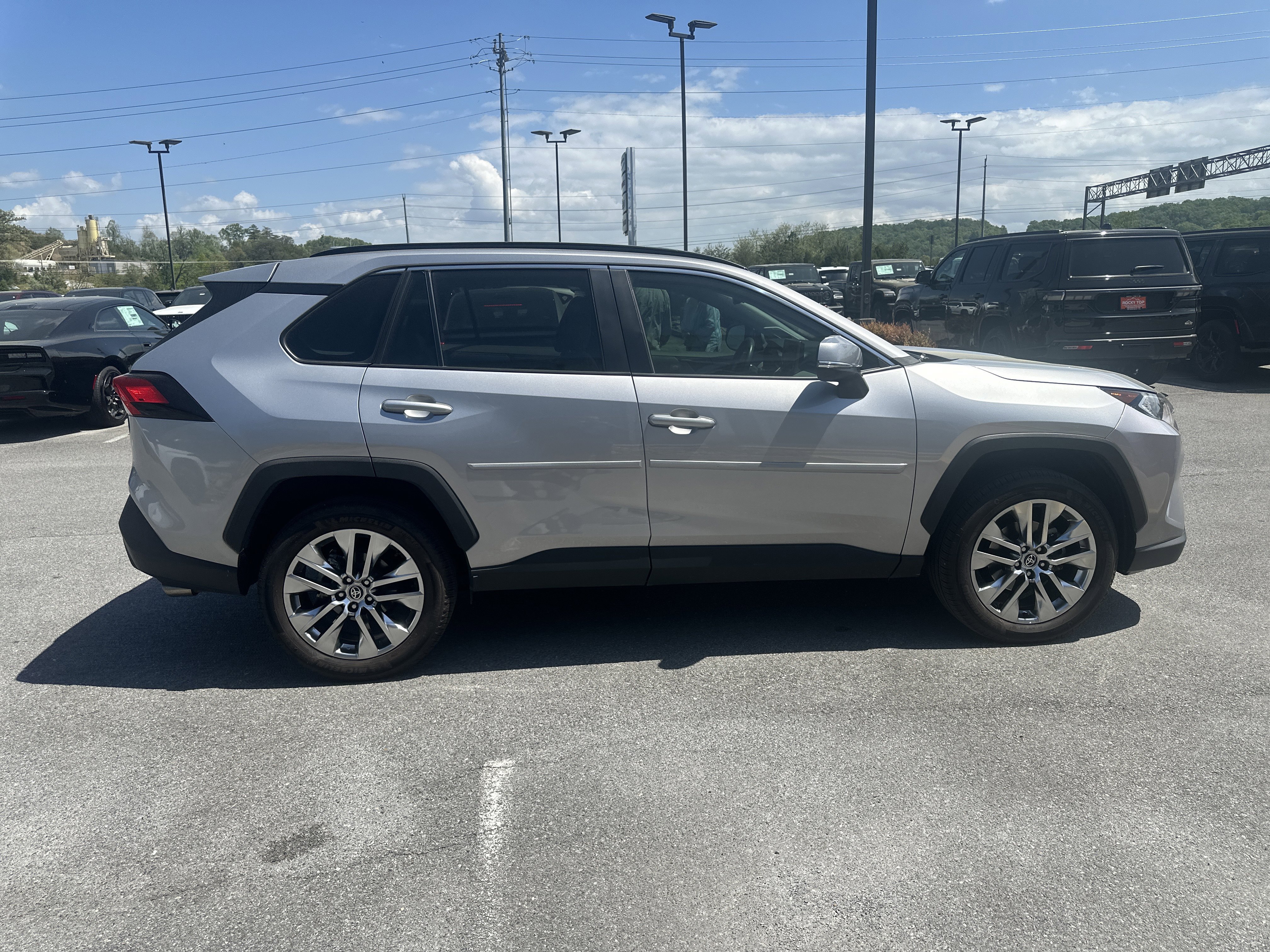 Used 2021 Toyota RAV4 XLE Premium image 7