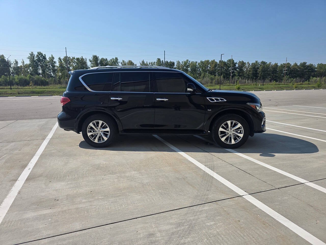 Used 2016 INFINITI QX80 4WD w/ All Season Package image 6