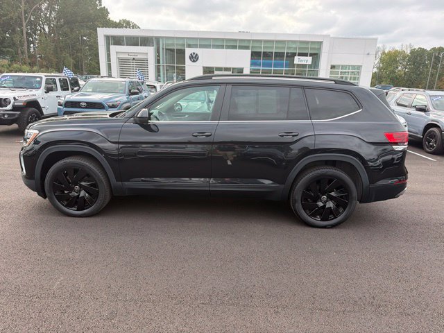 Used 2024 Volkswagen Atlas SE w/ Black Wheel Package AWD/4WD image 3
