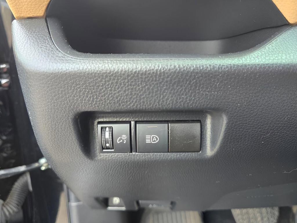 Used 2022 Toyota RAV4 LE AWD/4WD image 15