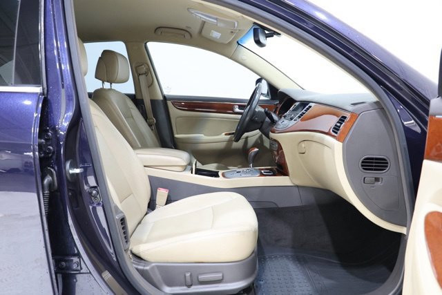 Used 2013 Hyundai Genesis 3.8 RWD image 30