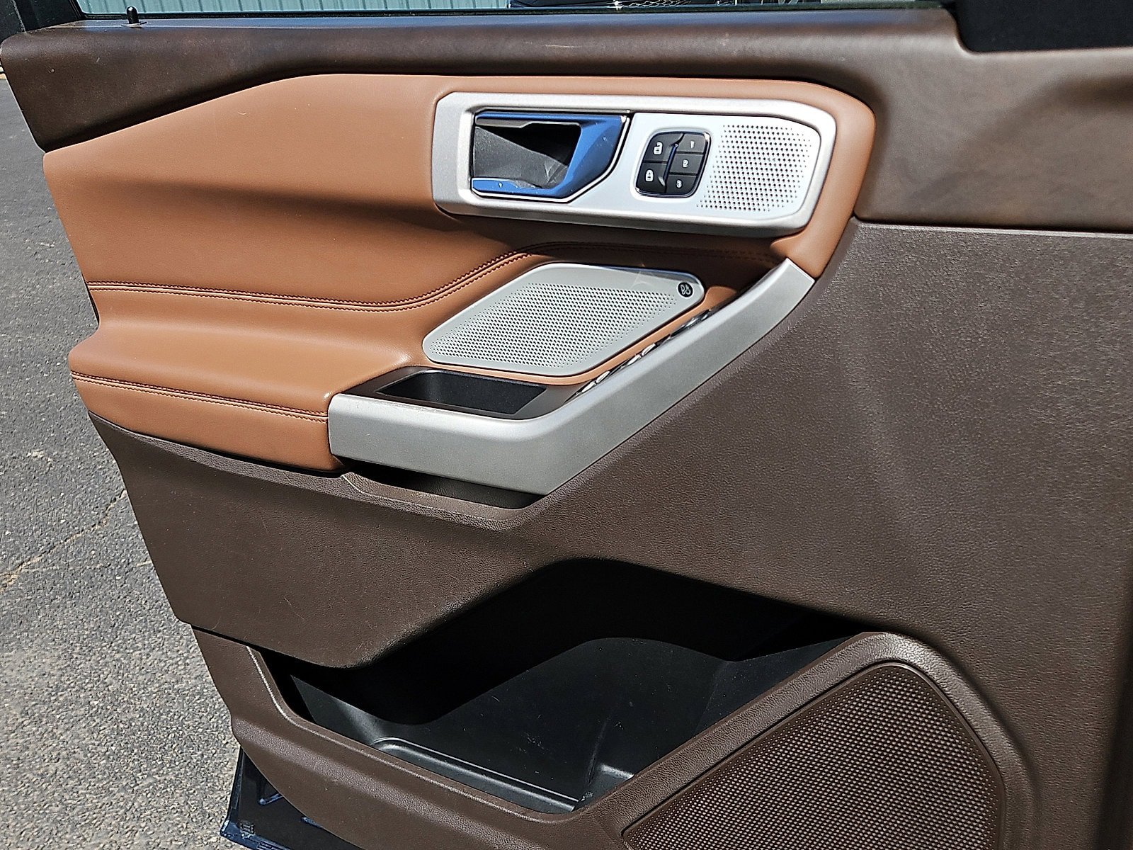 Used 2022 Ford Explorer King Ranch w/ Technology Package image 10