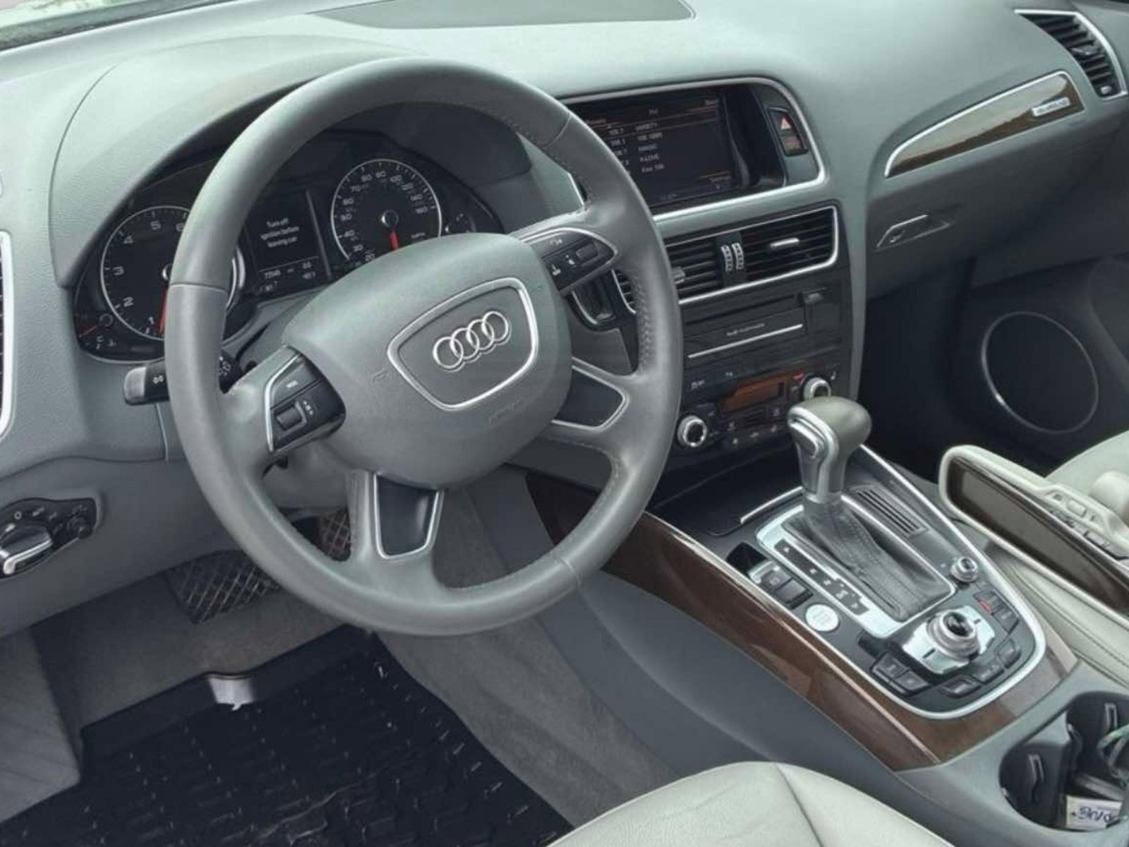 Used 2016 Audi Q5 2.0T Premium Plus w/ Technology Package AWD/4WD image 3