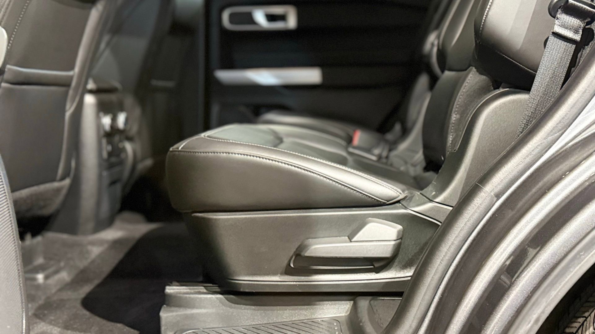 Used 2023 Ford Explorer XLT w/ Equipment Group 202A image 55