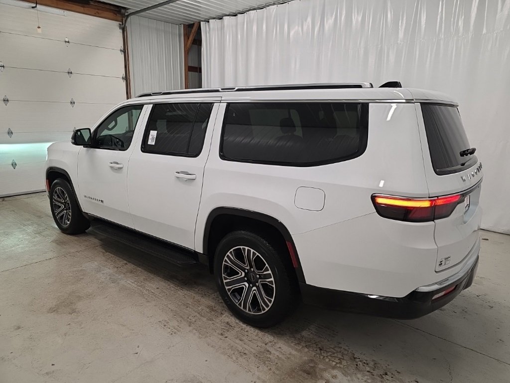 Used 2025 Jeep Wagoneer L Series II image 3