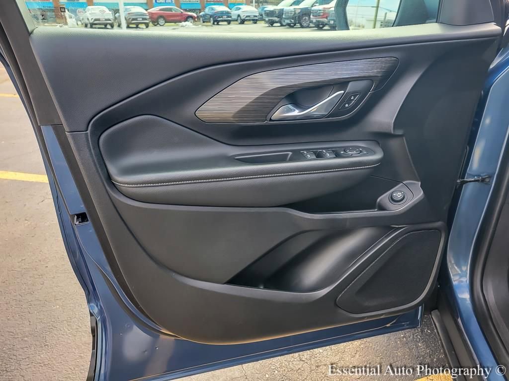 Used 2024 GMC Terrain SLE w/ Driver Convenience Package image 18