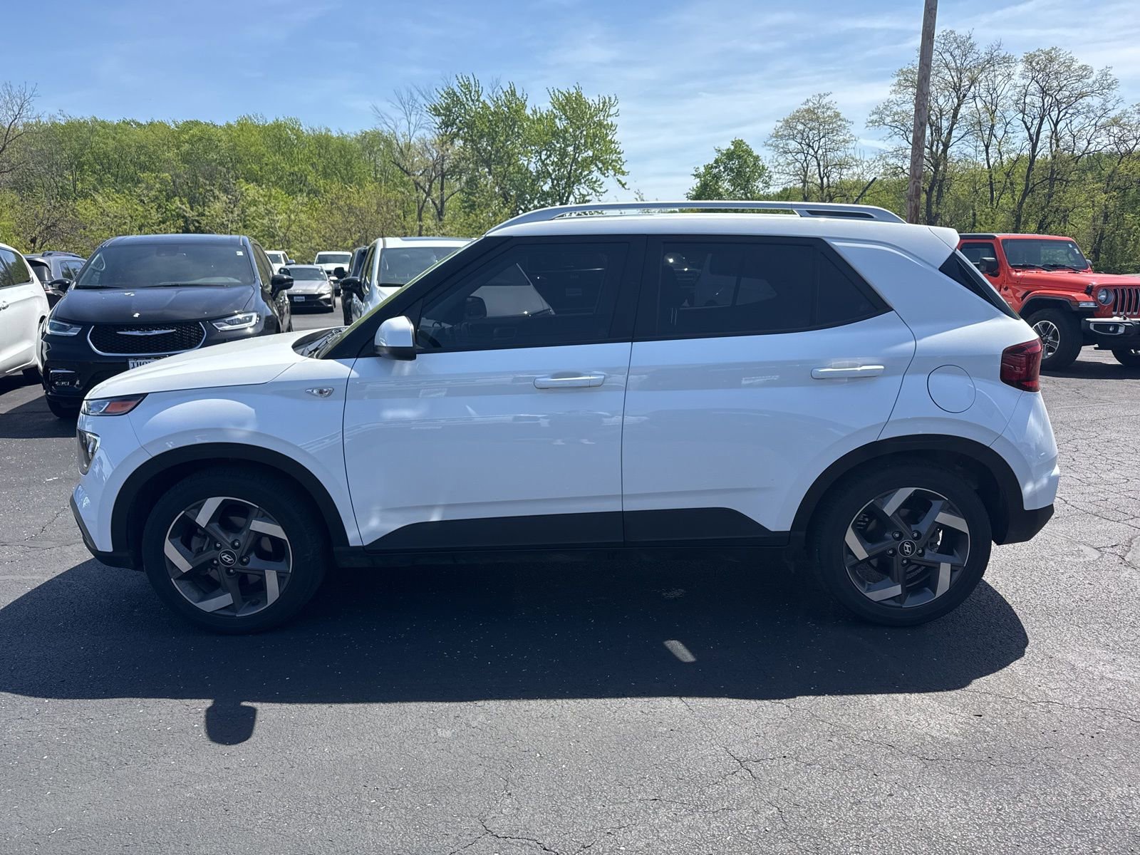 Used 2023 Hyundai Venue SEL w/ Cargo Package image 4