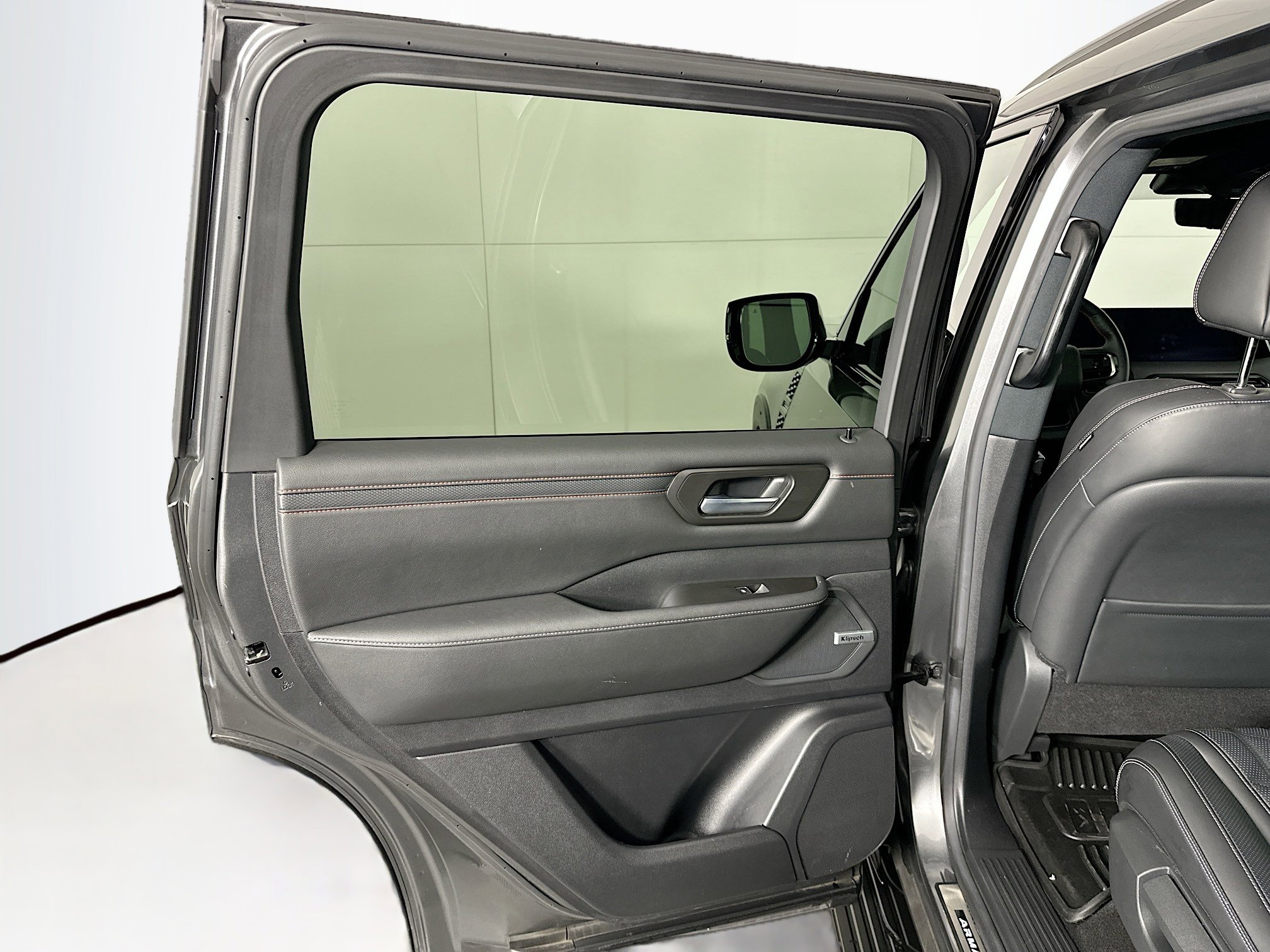 Used 2025 Nissan Armada PRO-4X w/ Pro-4X Premium Package AWD/4WD image 26