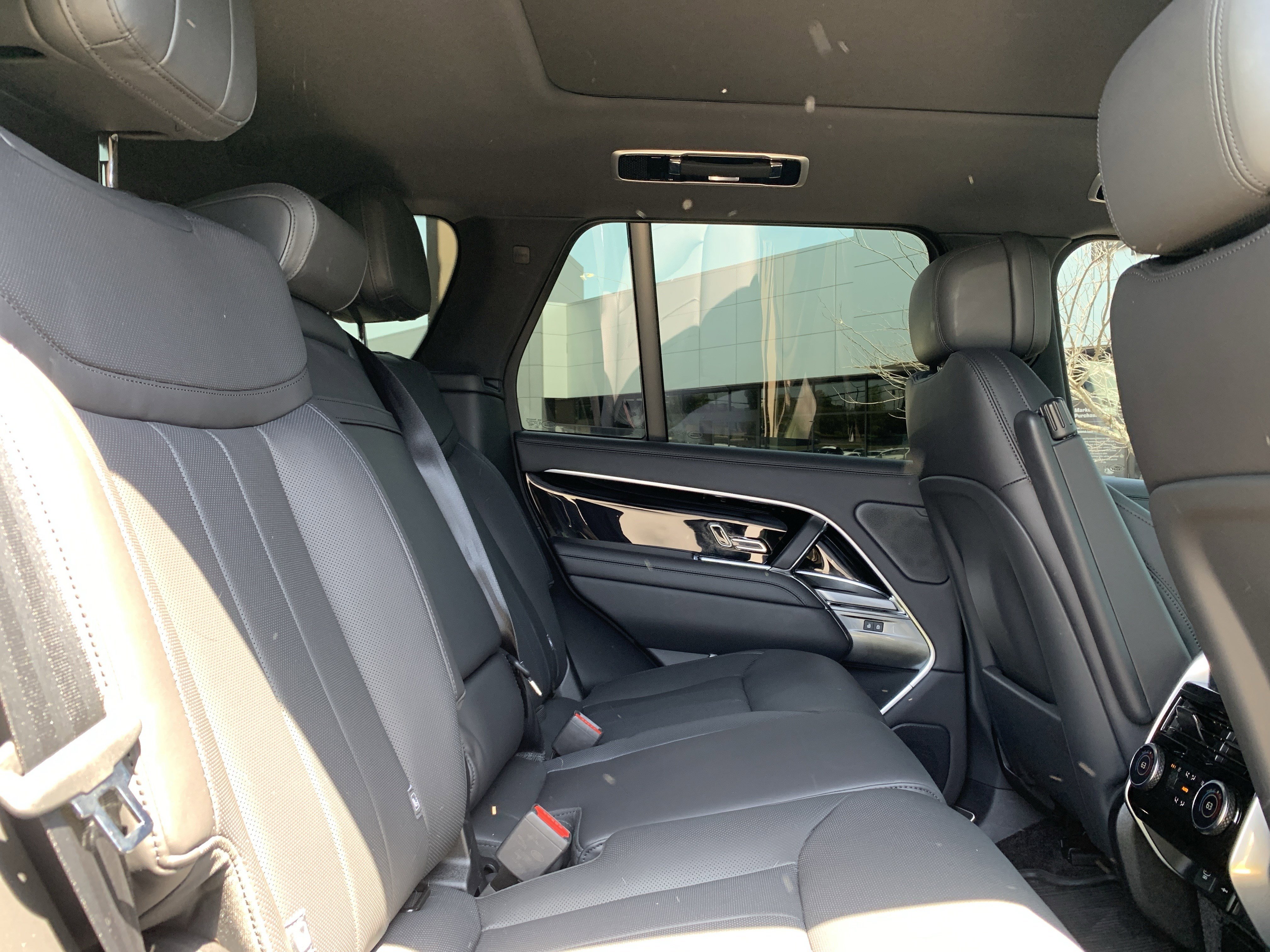 Used 2025 Land Rover Range Rover SE AWD/4WD image 33