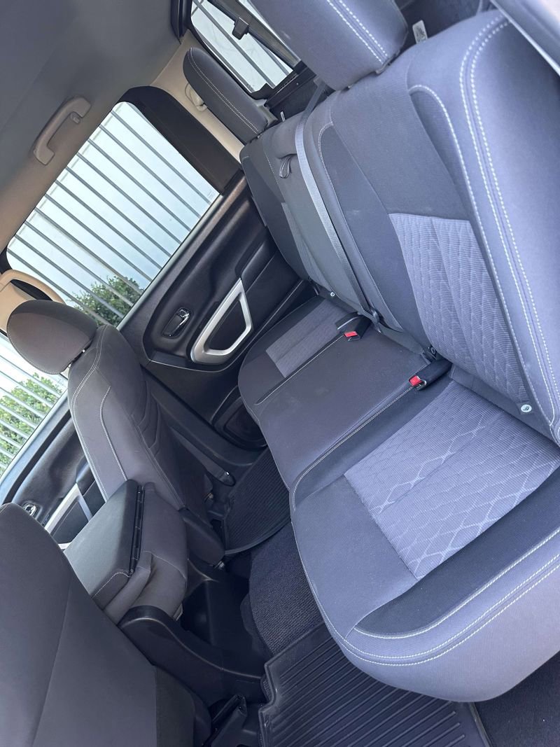 Used 2022 Nissan Titan SV image 6