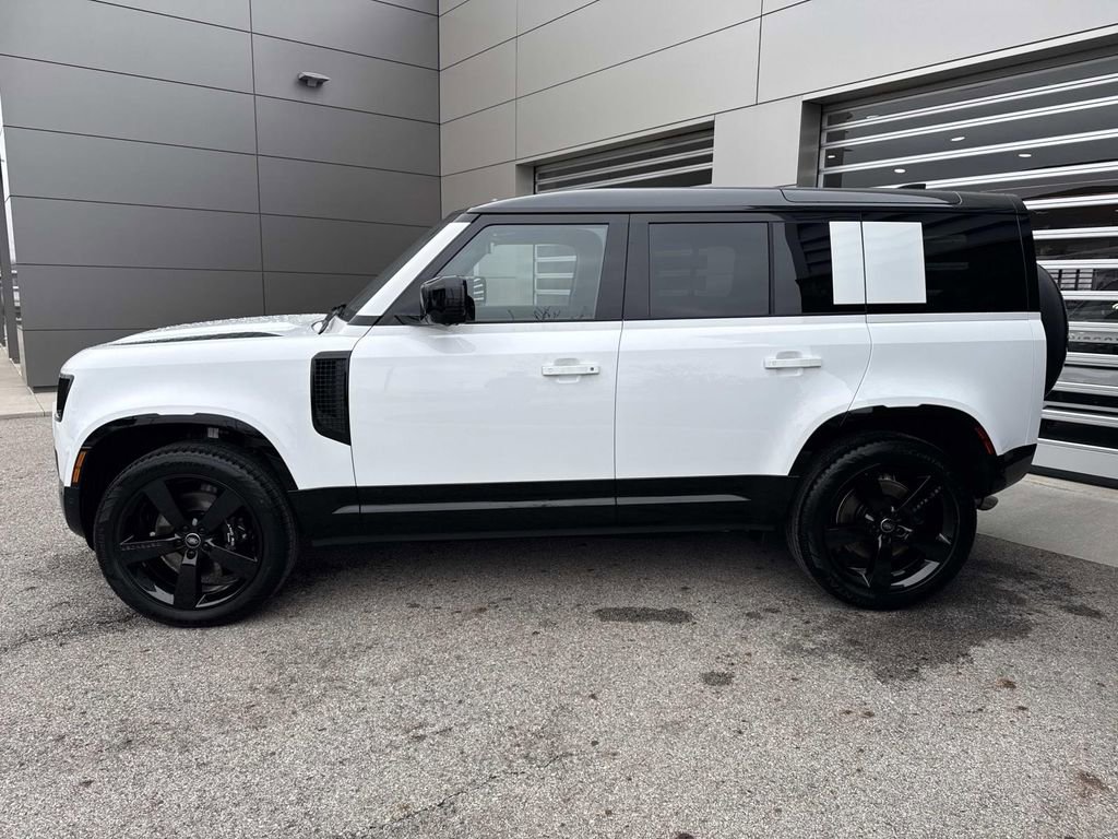 Used 2025 Land Rover Defender 110 V8 AWD/4WD image 4