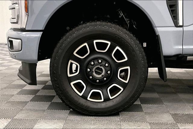 Used 2024 Ford F350 Platinum w/ FX4 Off-Road Package image 9