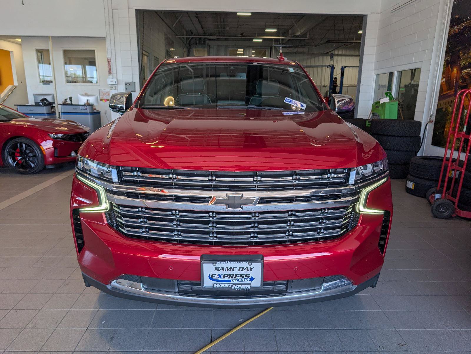Used 2021 Chevrolet Suburban Premier AWD/4WD image 2
