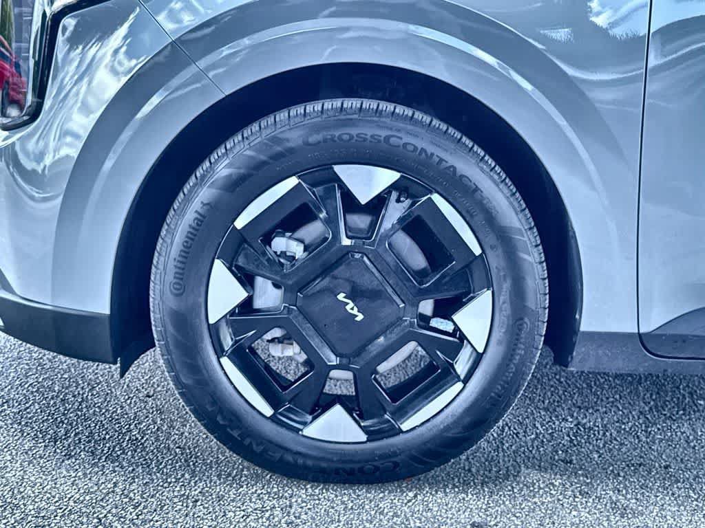 Certified 2025 Kia Carnival EX FWD image 11