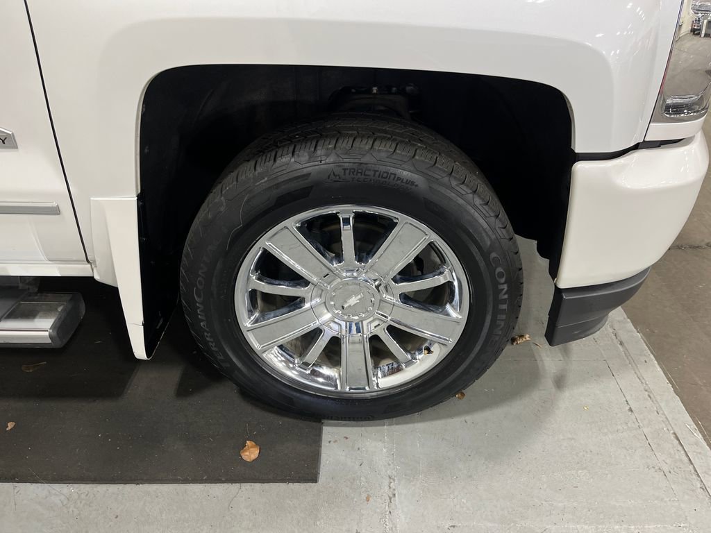 Used 2018 Chevrolet Silverado 1500 High Country image 14
