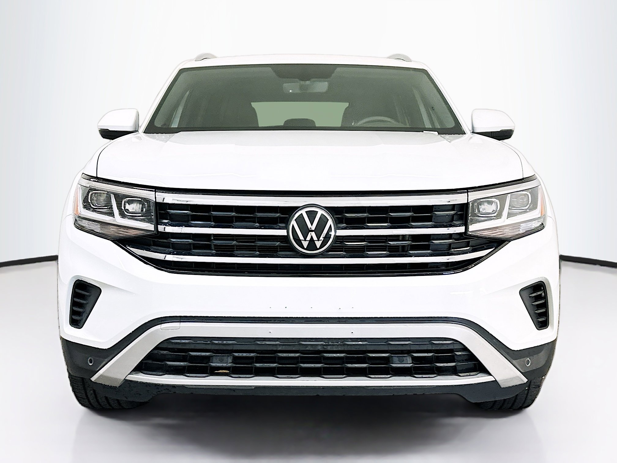 Used 2022 Volkswagen Atlas Cross Sport SE image 2