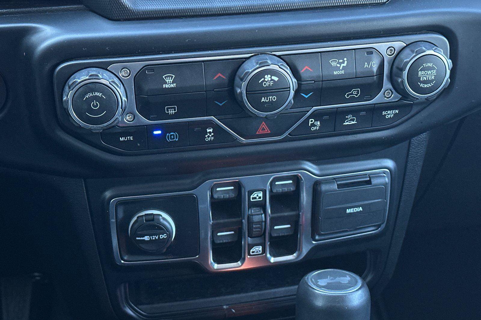 Used 2022 Jeep Wrangler Unlimited Sahara image 23