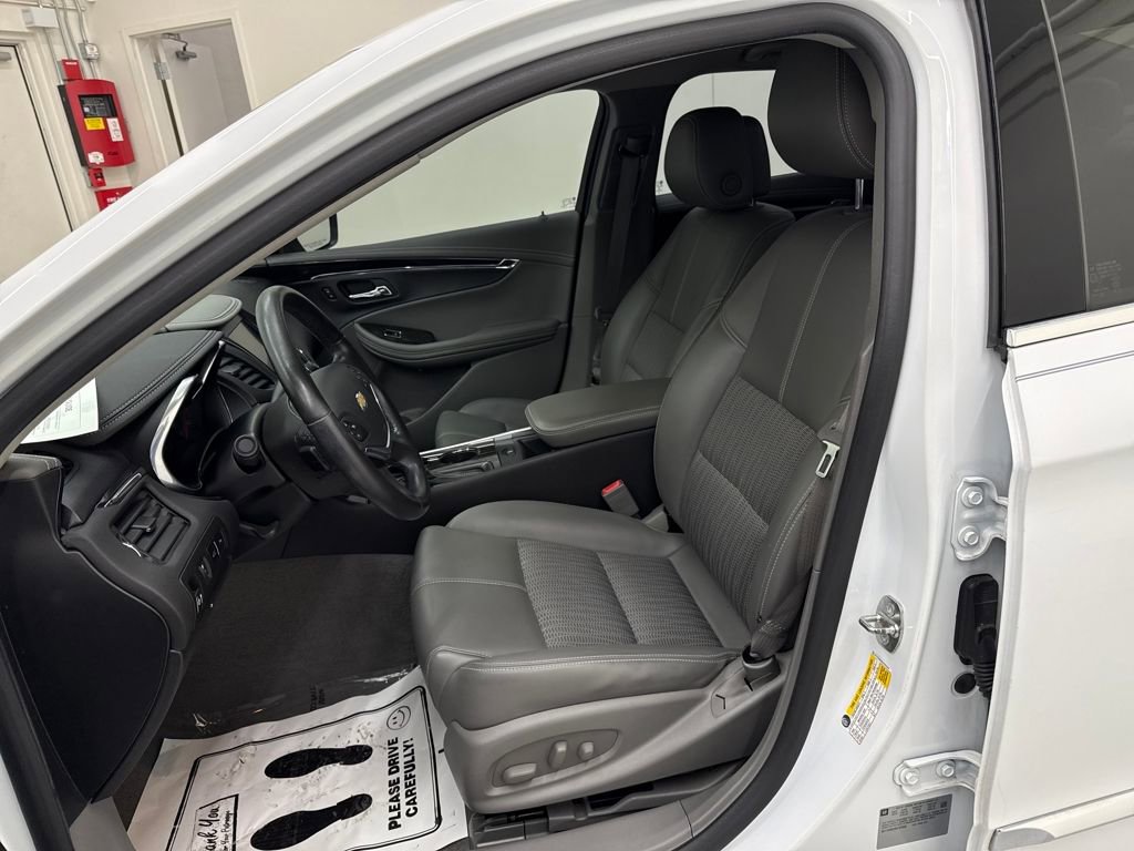 Used 2014 Chevrolet Impala LT w/ Convenience Package image 13