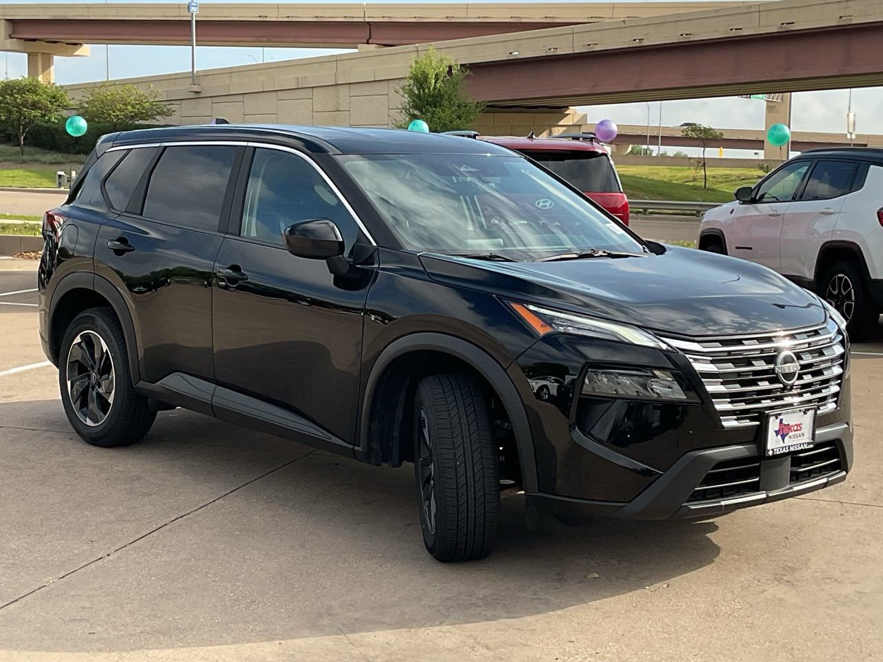 Used 2025 Nissan Rogue SV image 4