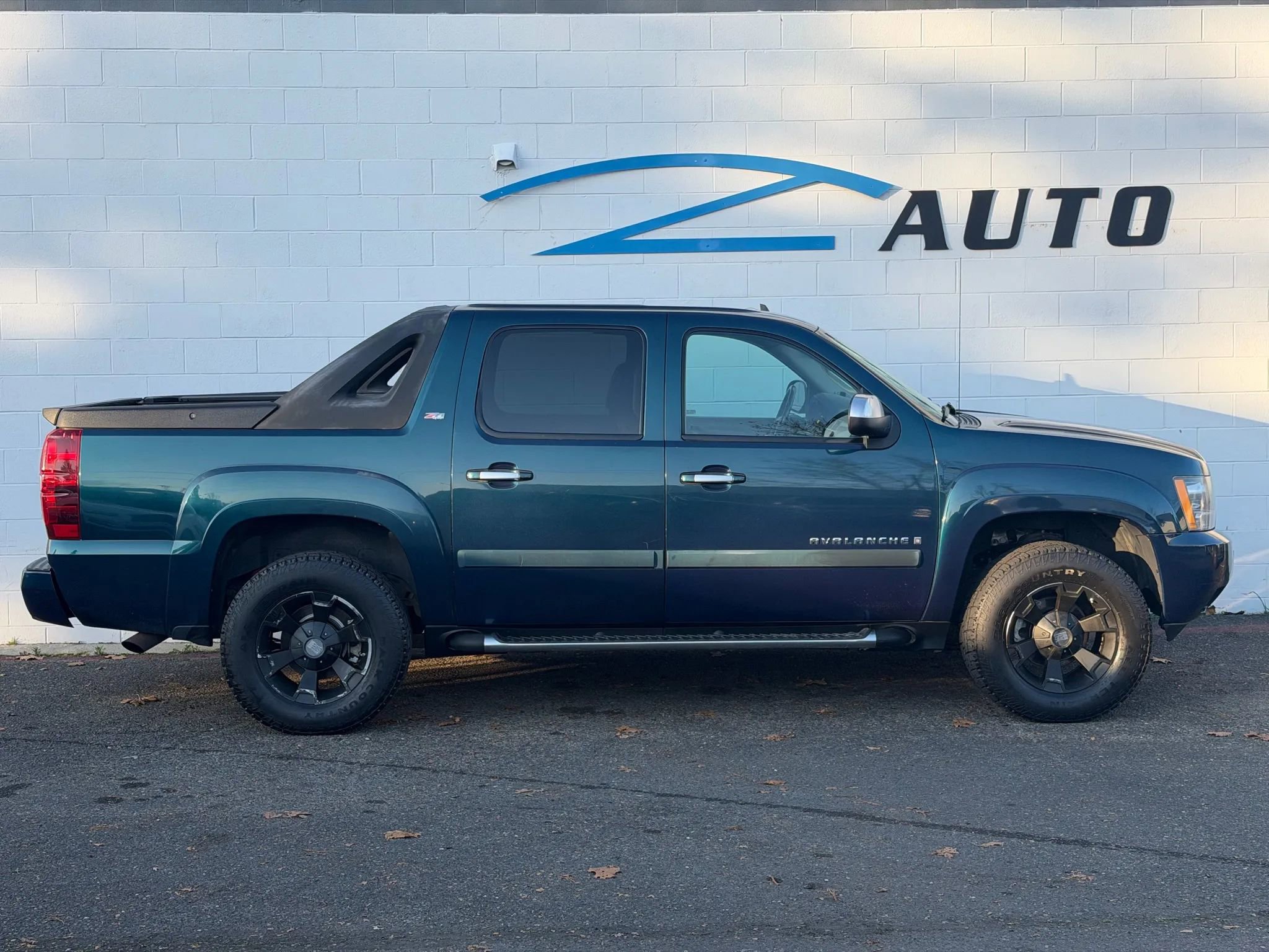 Used 2007 Chevrolet Avalanche LT w/ LT Preferred Equipment Group image 6
