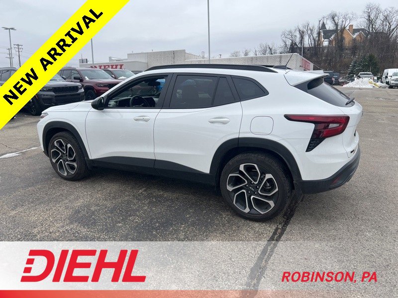 Used 2025 Chevrolet Trax RS image 8