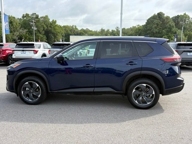 Used 2024 Nissan Rogue SV AWD/4WD image 2