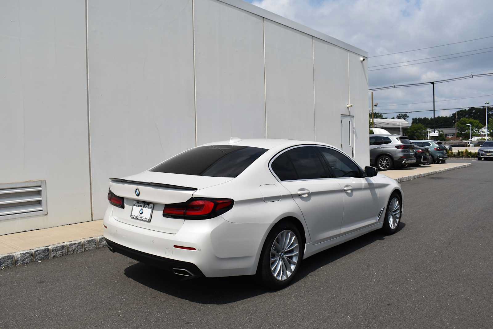 Used 2023 BMW 530i xDrive w/ Convenience Package AWD/4WD image 4